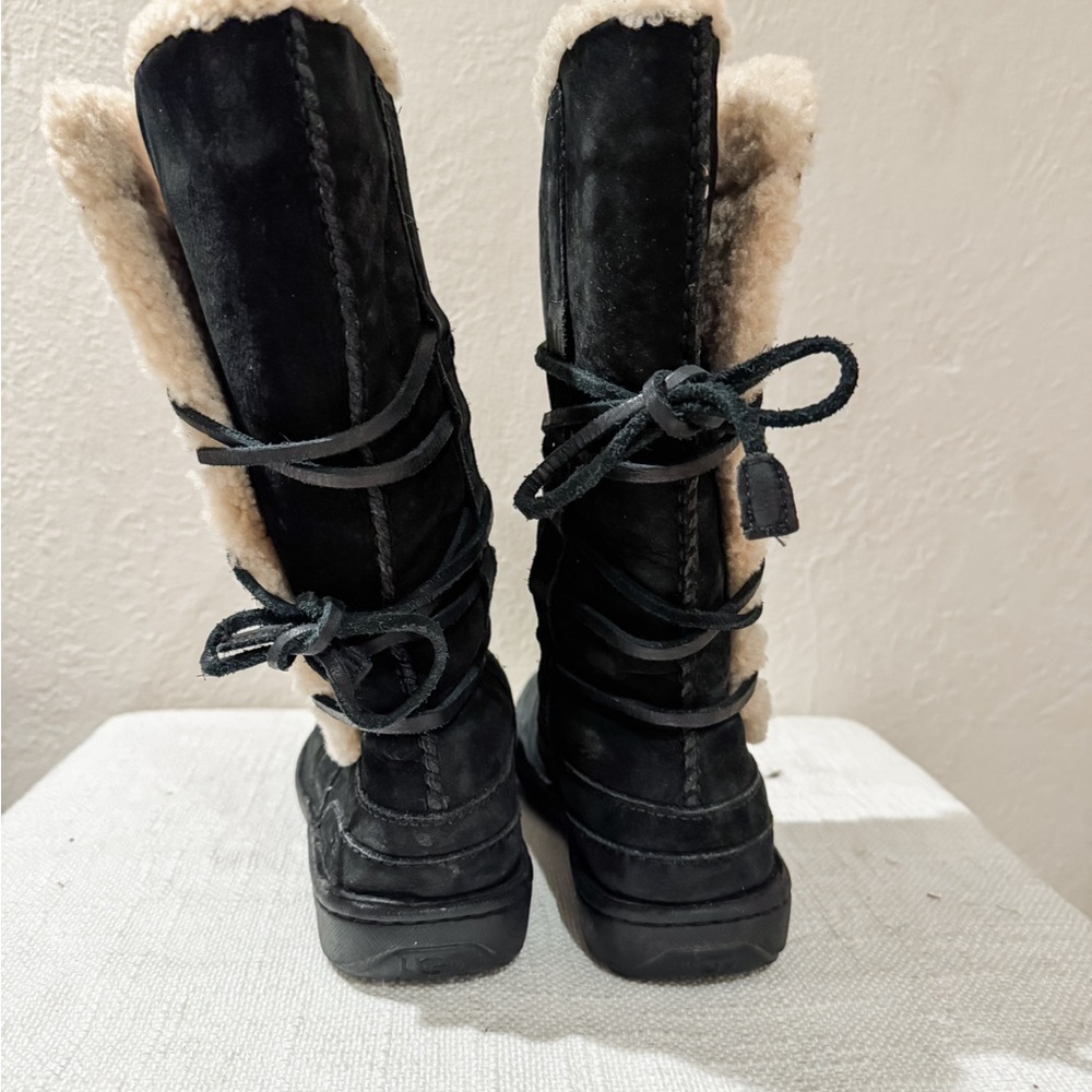 UGG Women's Catalina Lace Up Black Shearling Boots sz 8 - Picture 2 of 5